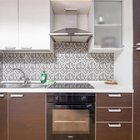 Apartamento Guesthost - Bright Apt- Piazzale Loreto *